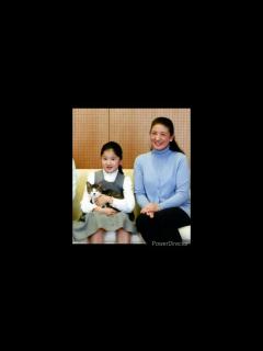 [画像][x]国民から最も敬愛されている皇族 今上天皇徳仁陛下 皇后雅子妃 敬宮愛子内親王 - YouTube 余白なし