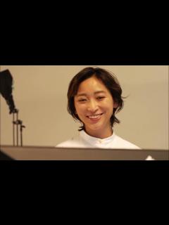 [画像][x]杏&清野菜名、ボールの中で肌も心もうっとりぷるんと労う／資生堂アクアレーベルCM＋メイキング・インタビュー - YouTube 余白なし