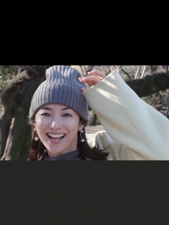 [画像][x]内山理名(43) 吉田栄作(55)との3回目の結婚記念日を迎え寄り添う“夫婦ショット”を披露 - ABEMAエンタメ - 話題のSNS ... 余白なし