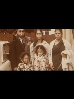 [画像][x] カマラ・ハリス氏は「隅に追いやられた人たちに場所を与える」 - BBCニュース 余白なし