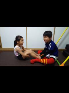 [画像][x]小学生サッカートレーニング幼稚園体操マロン「幼稚園の子って腹筋できるのかな？やってみたよ」たくみっちもチャレンジ！キッズユーチューバーマロン ... 余白なし