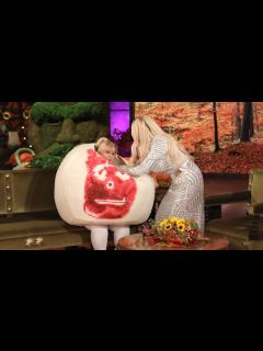 [画像][x]Rebel Wilson Hints She'll Be Filming 'Pitch Perfect 4' - YouTube 余白なし