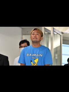 [画像][x]ガーシー元議員を逮捕 俳優らへの常習的脅迫容疑 成田到着直後 - 毎日動画 余白なし