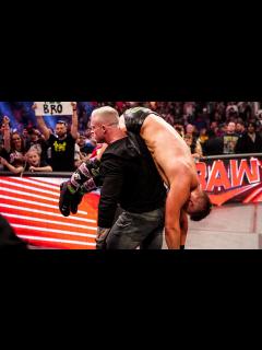 [画像][x]Dexter Lumis drags The Miz backstage: WWE Digital Exclusive, Sept. 5 ... 余白なし
