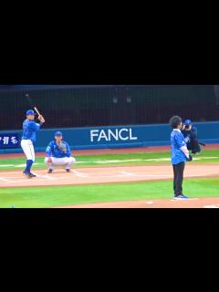 [画像][x]名曲と共にFIELD OF VIEWの浅岡雄也さんが始球式に登場！ 横浜DeNAベイスターズ 2024/4/26 - YouTube 余白なし