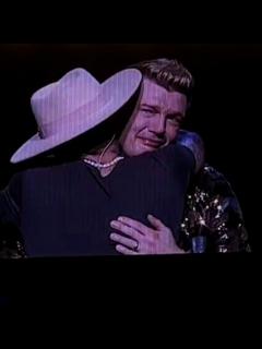 [画像][x]Backstreet Boys pay tribute to Aaron Carter at London concert: 'We lost ... 余白なし