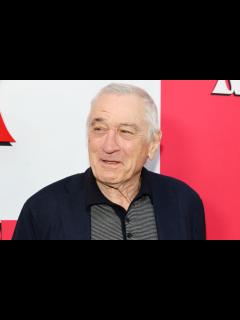 [画像][x]Robert De Niro Shares First Photo of Baby, Reveals Name of Newborn 余白なし