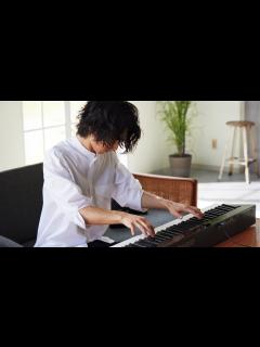 [画像][x]“Cateen”角野隼斗（かてぃん）「ラプソディ・イン・ブルー（Rhapsody in Blue）」超絶技巧演奏 東大大学院卒ピアニスト ... 余白なし