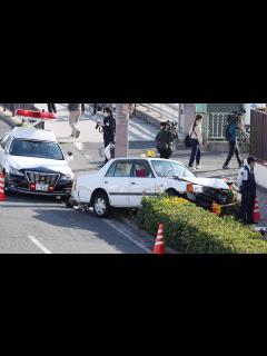 [画像][x]タクシーにはねられ4人死傷 ひき逃げ容疑で運転手を逮捕 大阪 - 毎日動画 余白なし