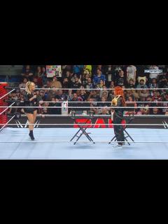 [画像][x]Liv Morgan confronta a Becky Lynch - WWE RAW 6 de Mayo 2024 Español ... 余白なし