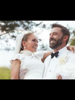 [画像][x]熱いキス！ ジェニファー・ロペス、ベン・アフレックとの結婚1周年を記念して未公開写真をシェア｜ハーパーズ バザー（Harper's BAZAAR）公式 余白なし