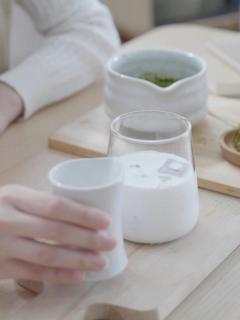 [画像][x]熱いお茶のグラス：無料の動画素材 余白なし