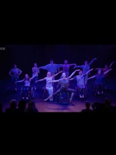 [画像][x]Strictly Come Dancing fans slammed by disabled dancer over response to ... 余白なし
