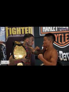 [画像][x]Un combattant MMA fait le malin 余白なし