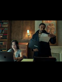 [画像][x]Who Is Maya Erskine? Meet the 'Mr. & Mrs. Smith’ Star 余白なし