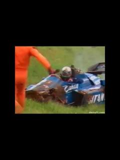 [画像][x]Andrea de Cesaris crash Austria 1985 - YouTube 余白なし