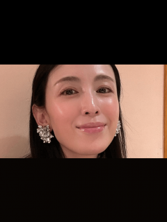 [画像][x]入浴ショットが話題・雛形あきこ(46)愛妻家の夫・天野浩成(46)に寄り添う夫婦ショットにファン「ステキな夫婦!」「旦那さん頑張れ ... 余白なし