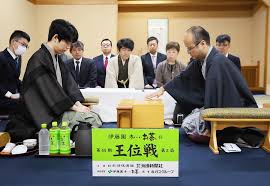 渡辺九段が藤井七冠に完勝 将棋の王位戦第２局 副立会人の野月八段が振りかえる＜デジタル発＞：北海道新聞デジタル