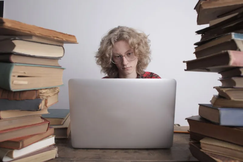 Autocomplete Nation: How Search Suggestions Are Quietly Eroding Teen Research Skills